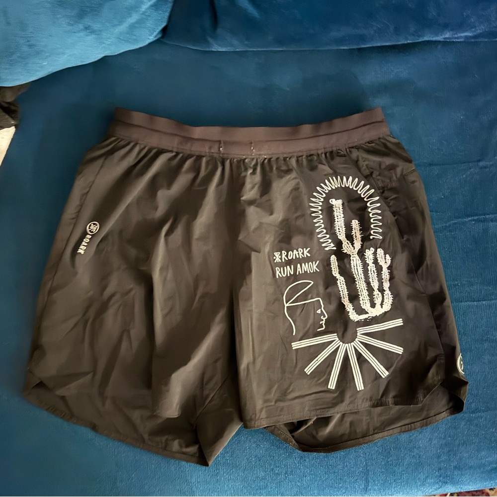 Roark Men's Black Graphic Athletic Shorts